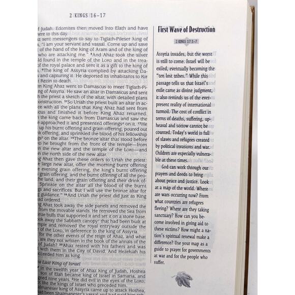 NIV Spiritual Formation Bible - Growing in Intimacy with God Through Scripture - Picture 5 of 7